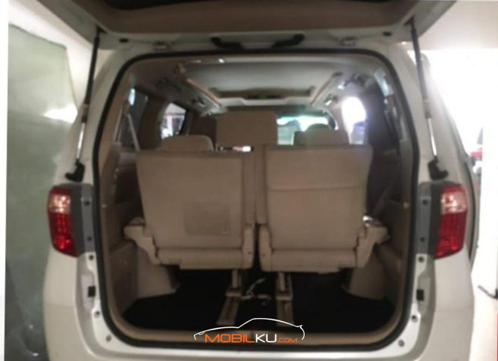 Mobil Toyota Alphard 2012