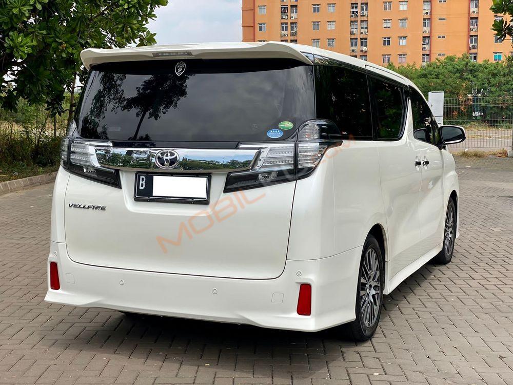 Mobil Toyota Vellfire 2015