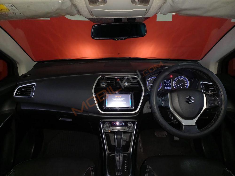 Mobil Suzuki SX4 2019