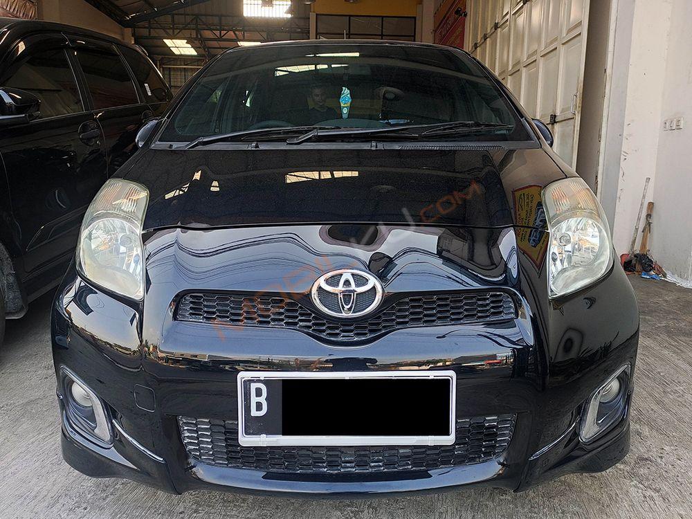 Mobil Toyota Yaris 2013