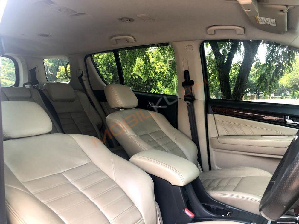 Mobil Isuzu MU-X 2017