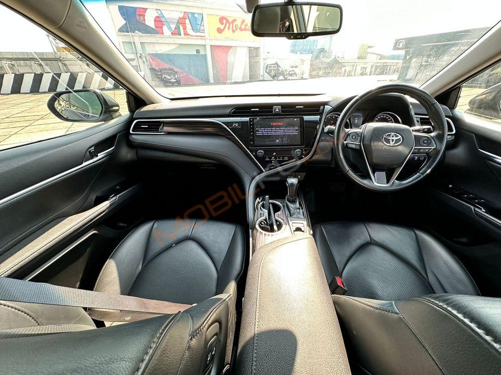 Mobil Toyota Camry 2020