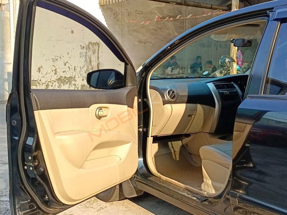 Mobil Nissan Livina 2015