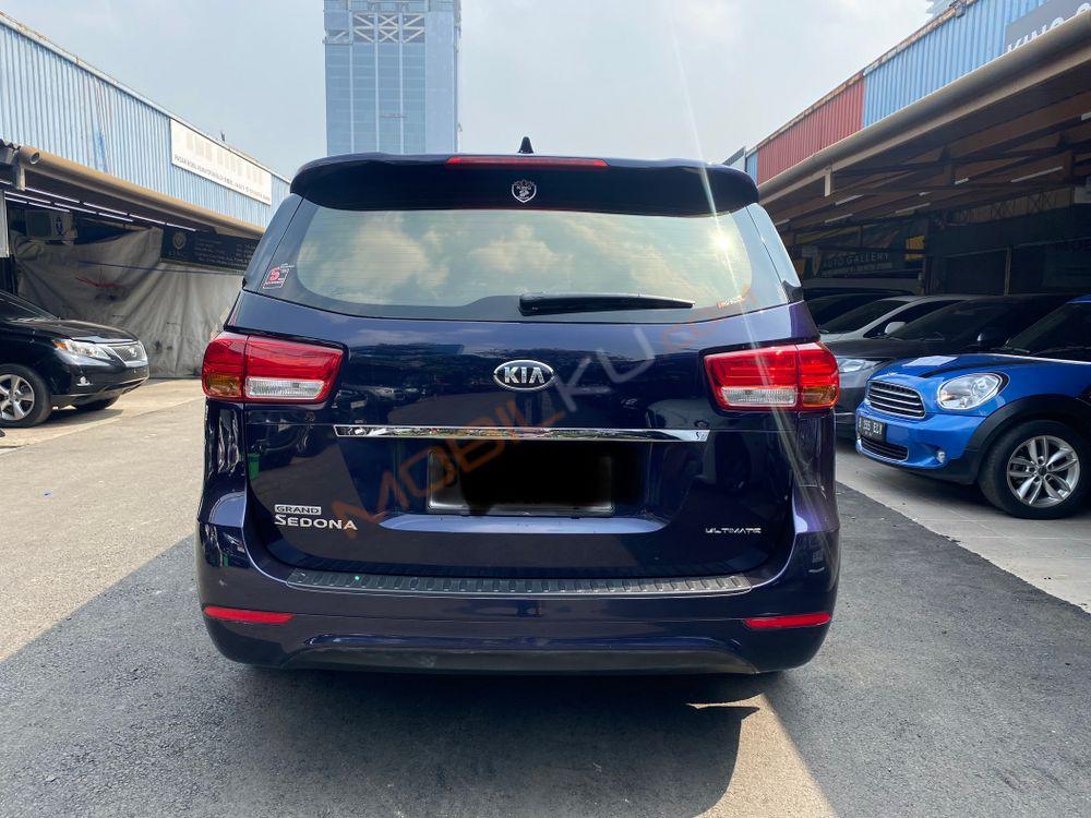 Mobil Kia Sedona 2017