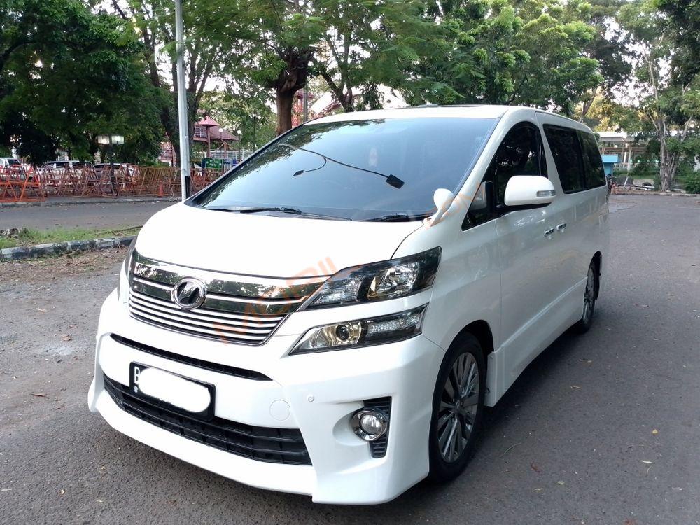 Mobil Toyota Vellfire 2015