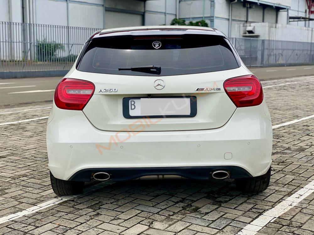 Mobil Mercedes-Benz A-Class 2013