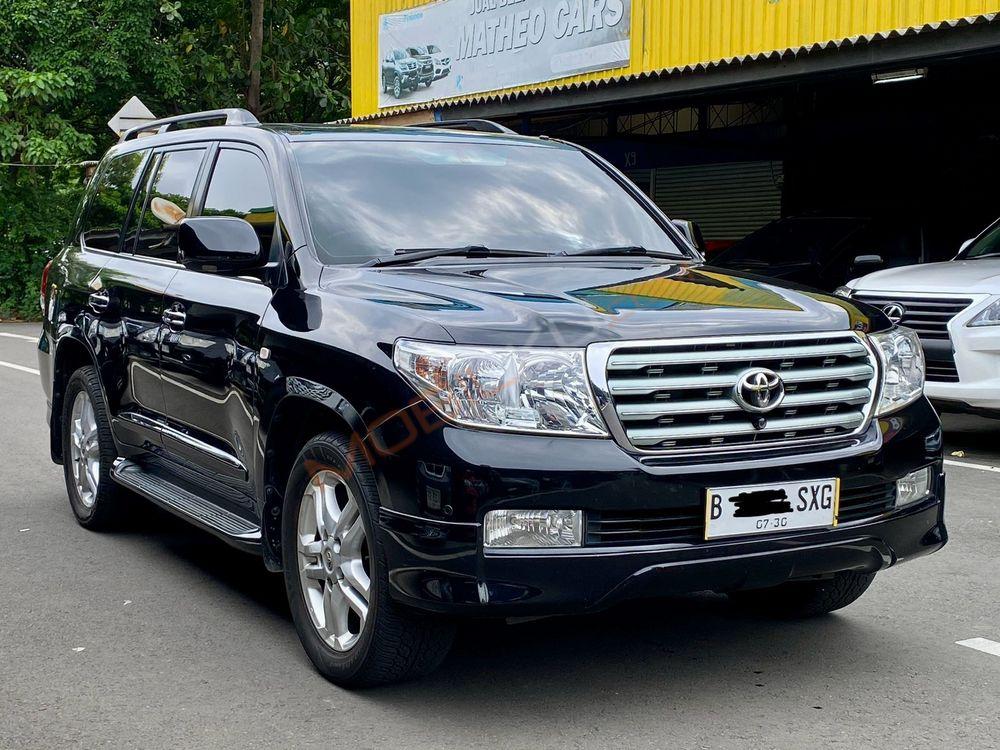 Mobil Toyota Land Cruiser 2010