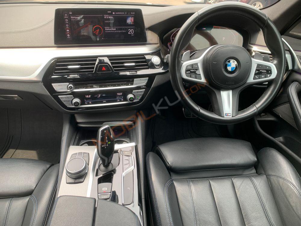 Mobil BMW 5 Series 2020