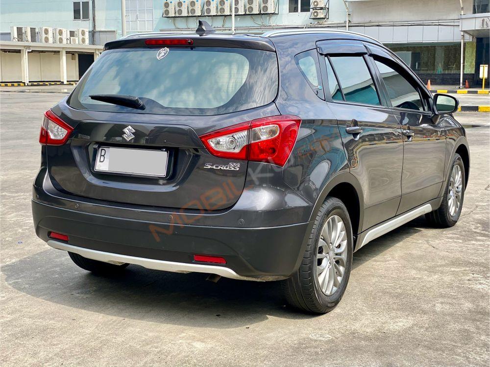 Mobil Suzuki SX4 2017