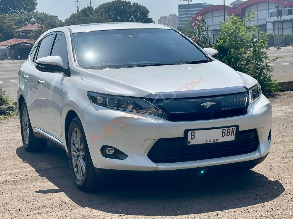 Mobil Toyota Harrier 2014
