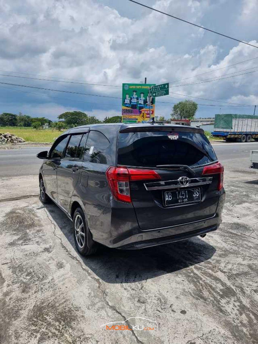 Mobil Toyota Calya 2017