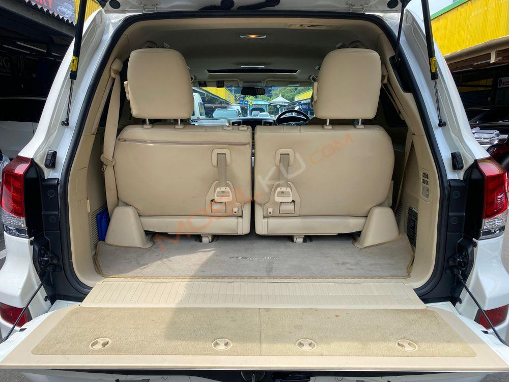 Mobil Lexus LX 2013