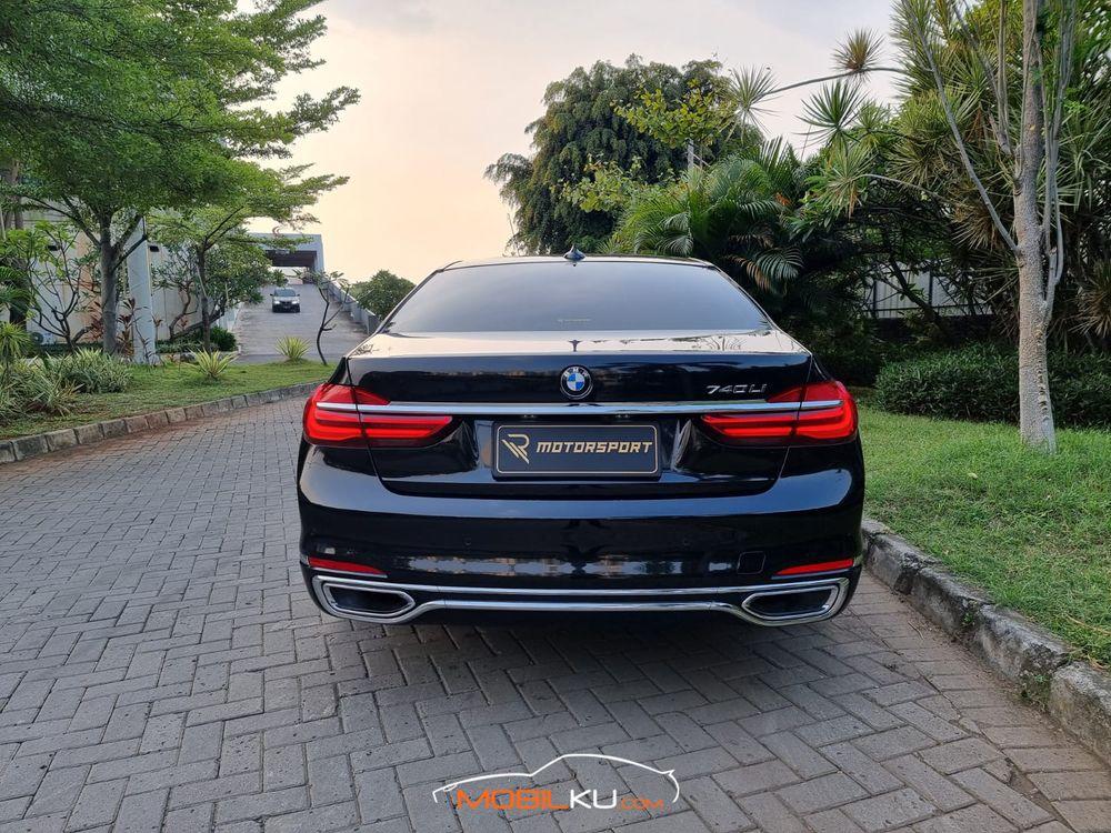 Mobil BMW 7 Series 2016