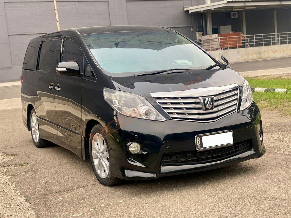 Mobil Toyota Alphard 2009