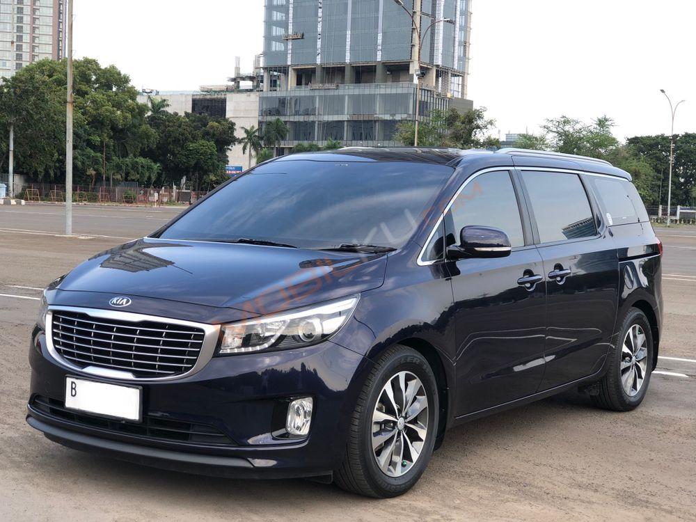 Mobil Kia Sedona 2017