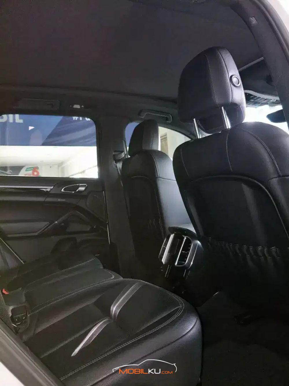 Mobil Porsche Cayenne 2011