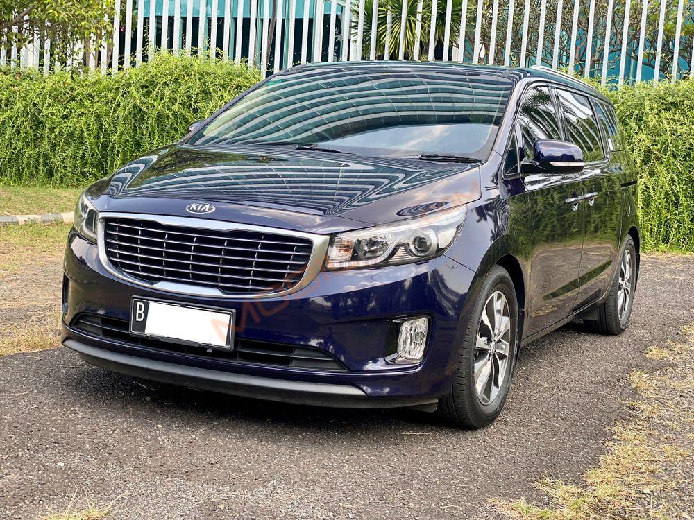 Mobil Kia Sedona 2017