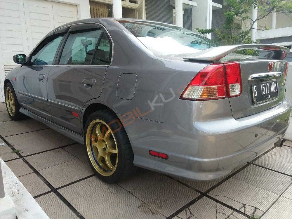 Mobil Honda Civic Sedan 2004