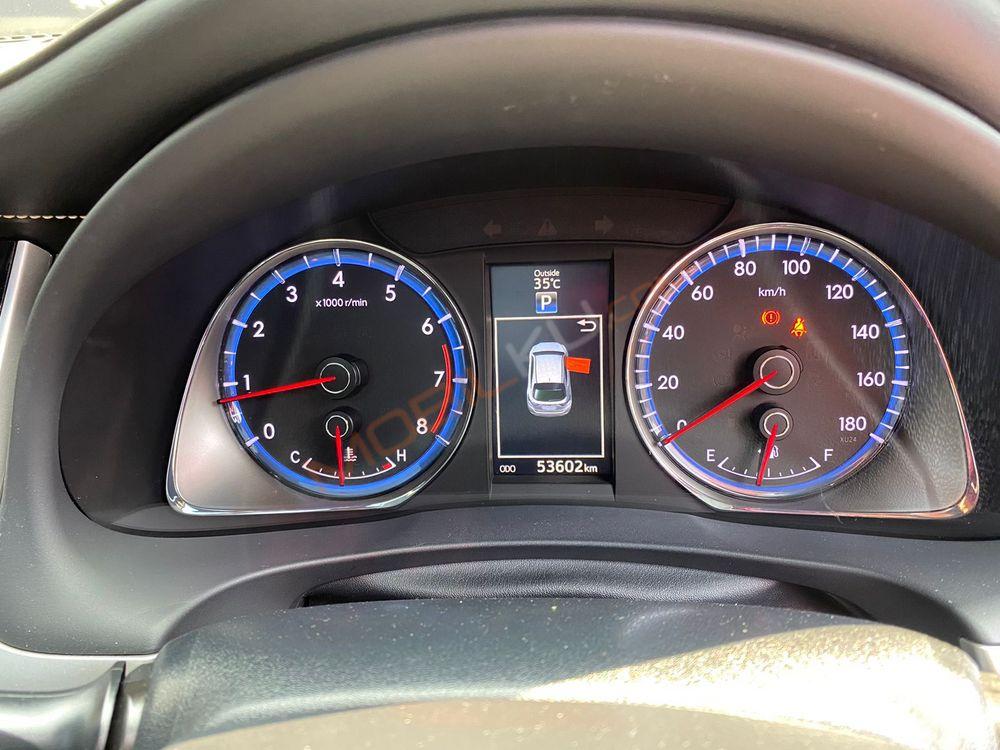 Mobil Toyota Harrier 2015