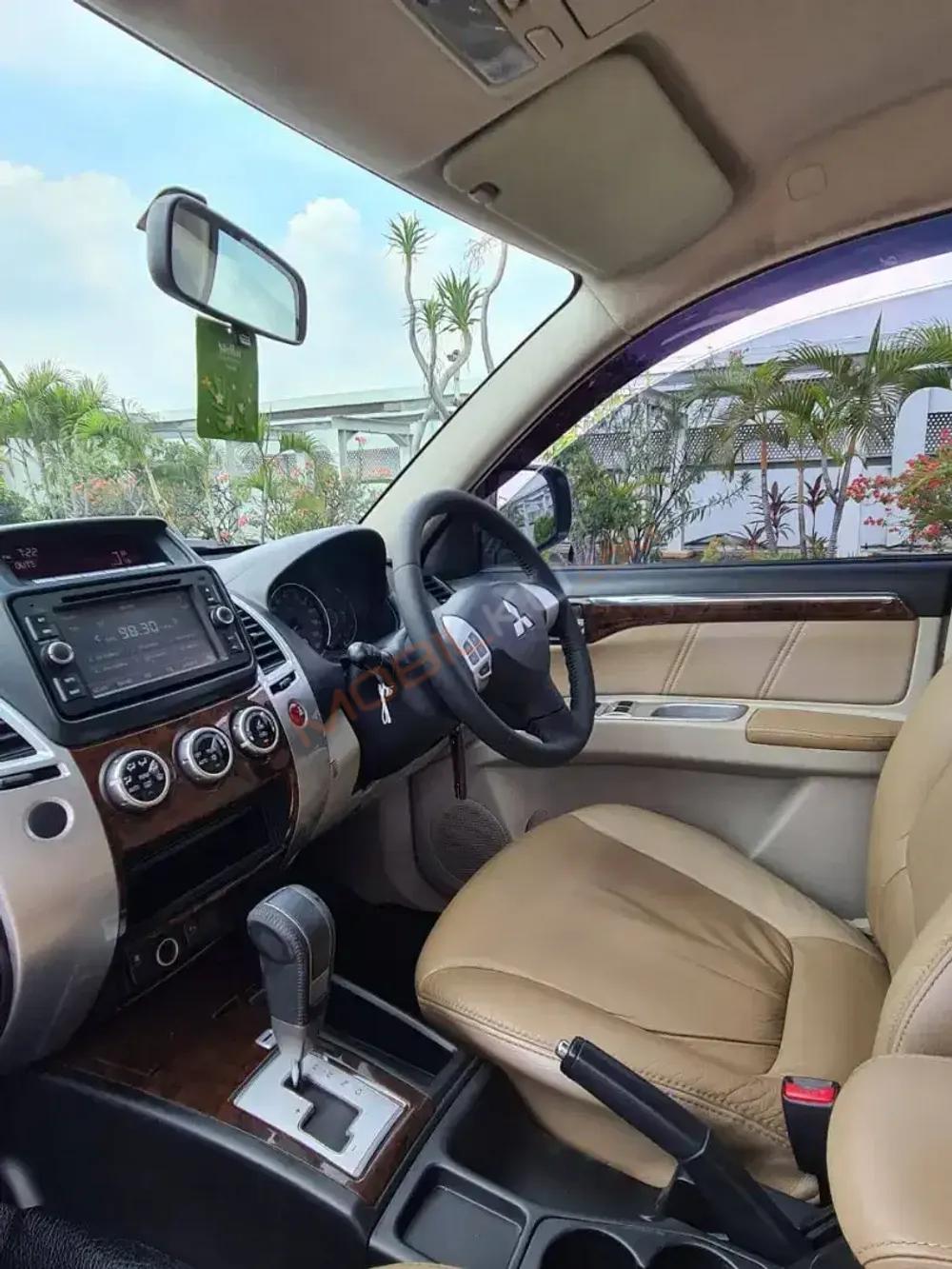 Mobil Mitsubishi Pajero Sport 2013