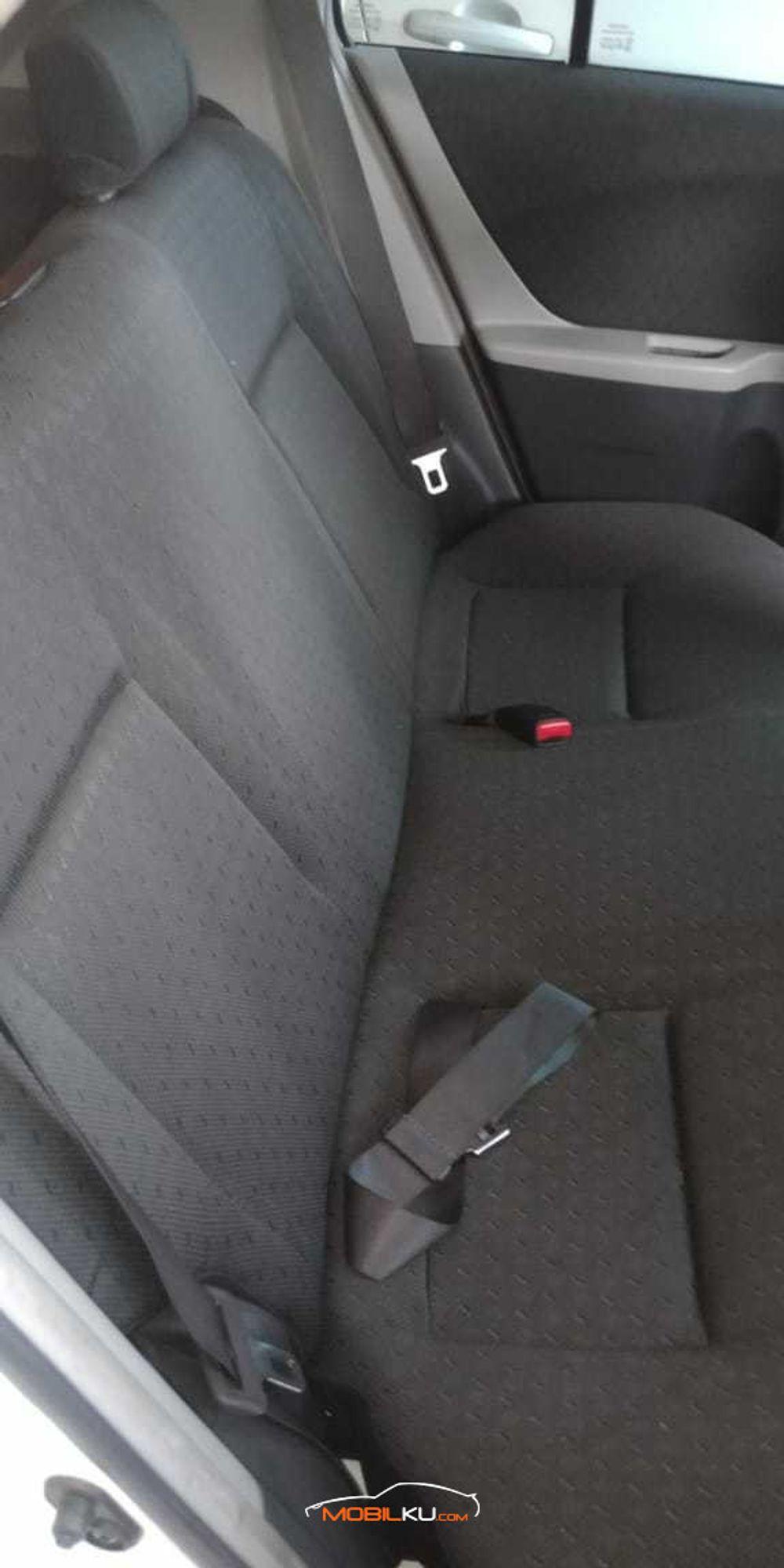 Mobil Toyota Yaris 2013