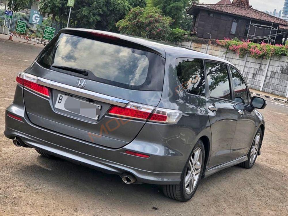 Mobil Honda Odyssey 2012