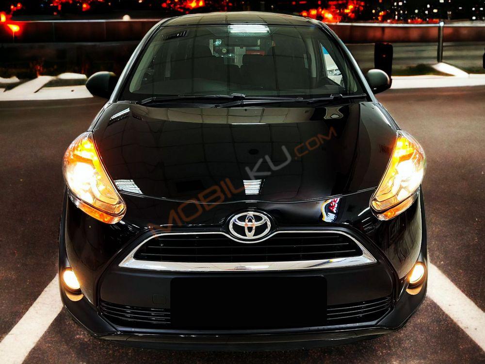 Mobil Toyota Sienta 2016