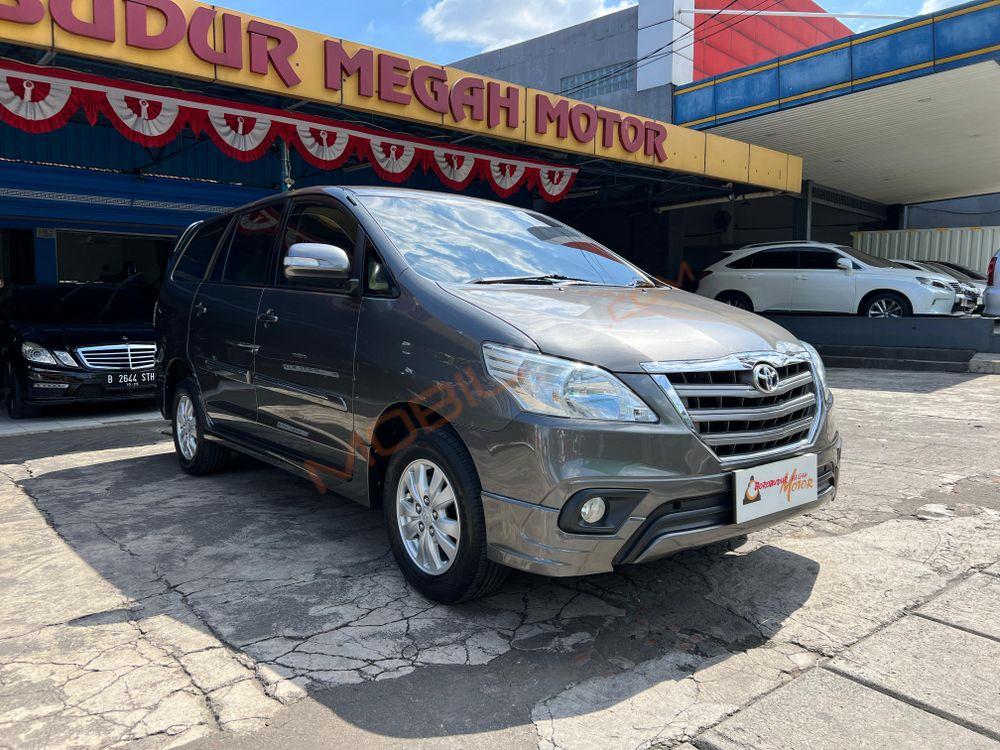 Mobil Toyota Kijang Innova 2014