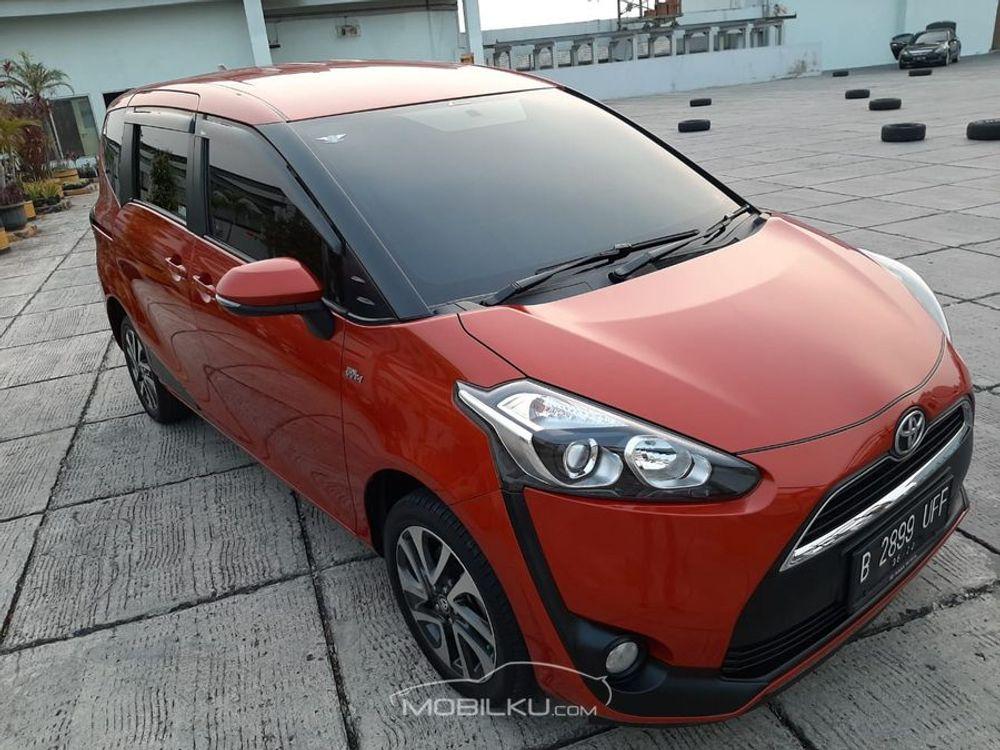 Mobil Toyota Sienta 2017