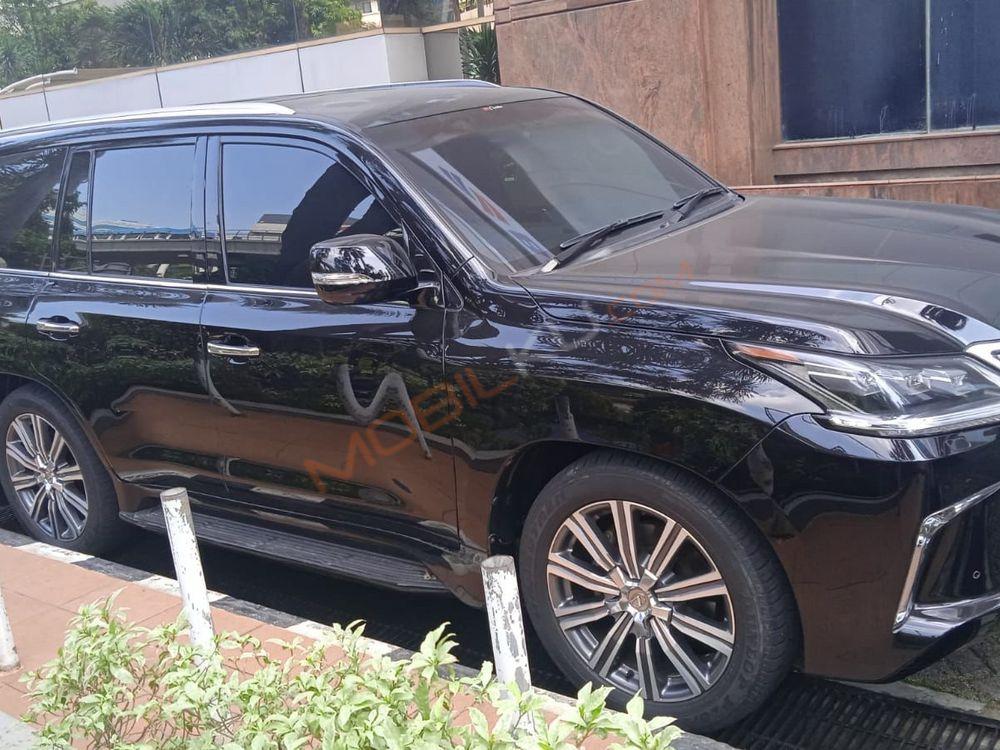Mobil Lexus LX 2016