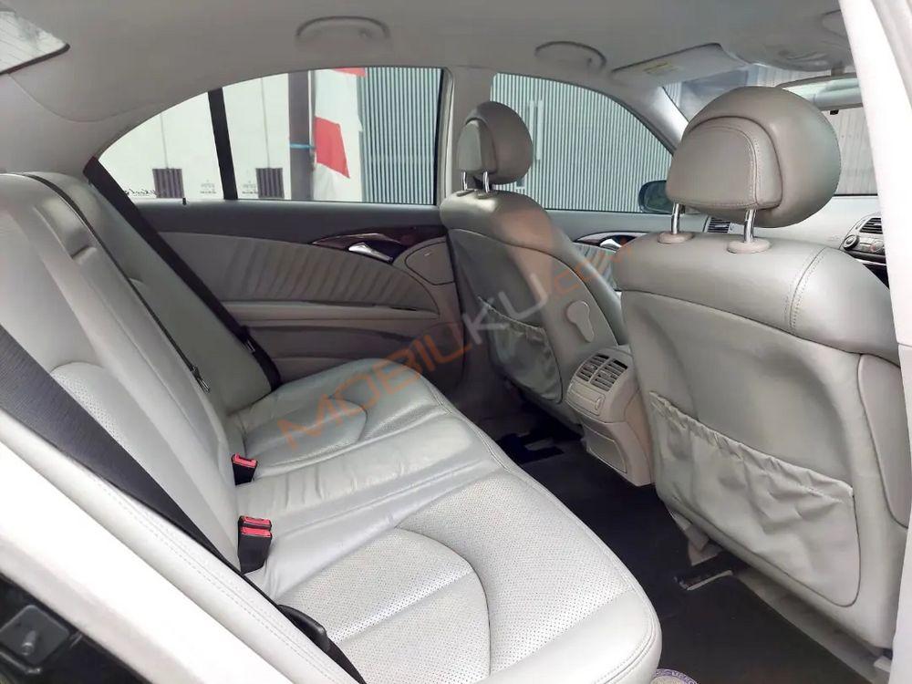 Mobil Mercedes-Benz E-Class 2005