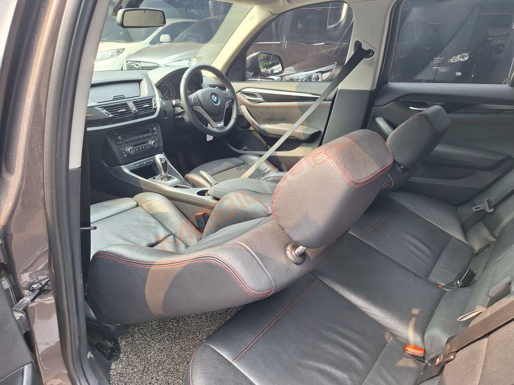 Mobil BMW X1 2013