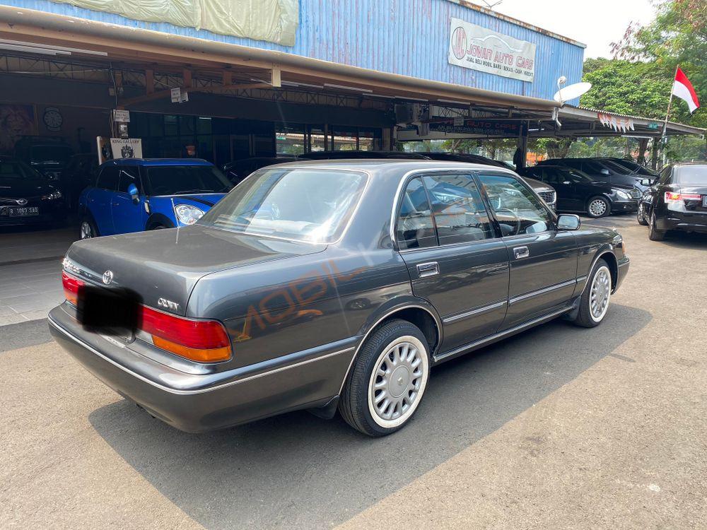 Mobil Toyota Crown 1995