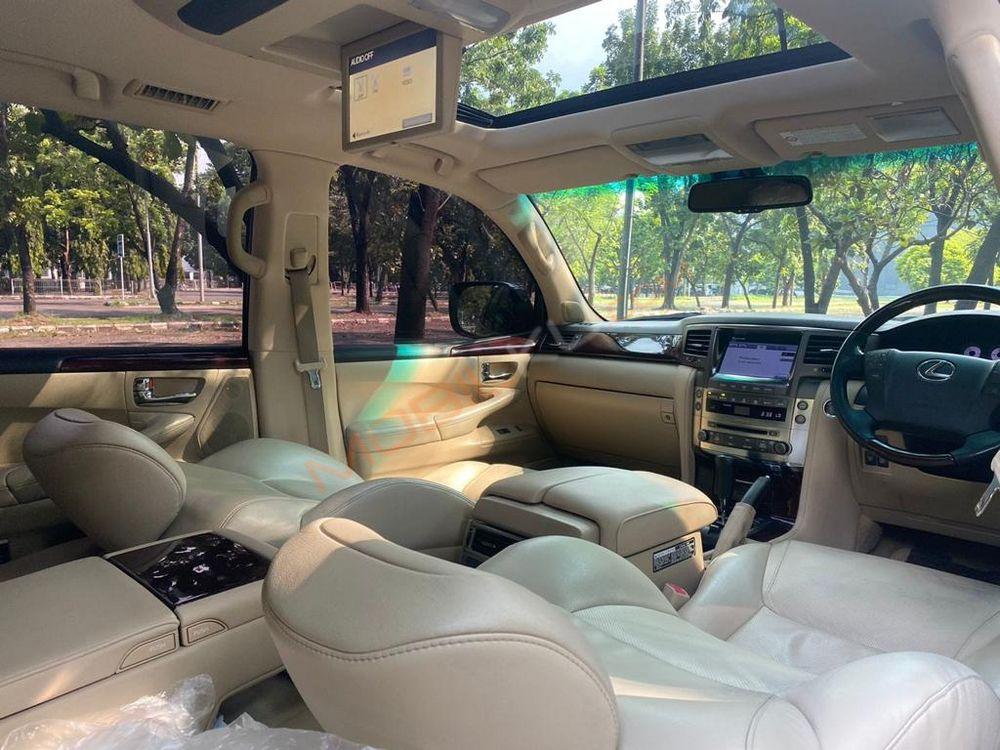 Mobil Lexus LX 2010
