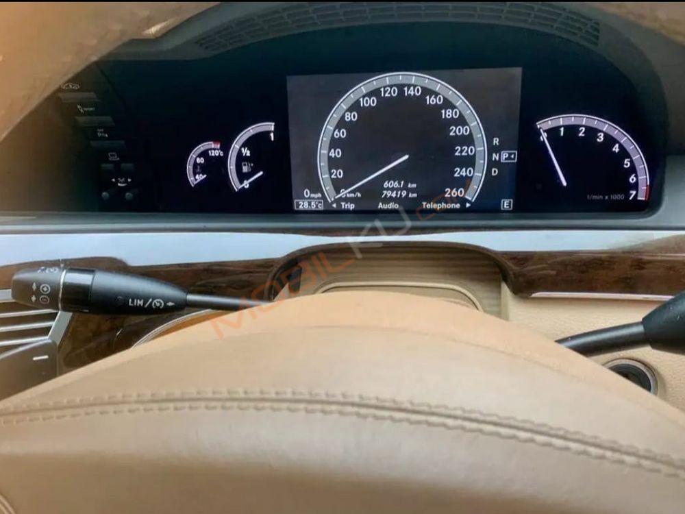 Mobil Mercedes-Benz S-Class 2011