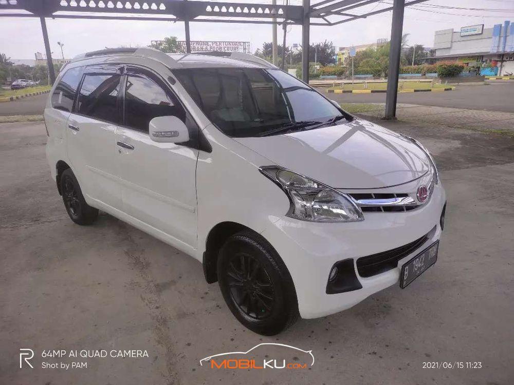 Mobil Daihatsu Xenia 2013