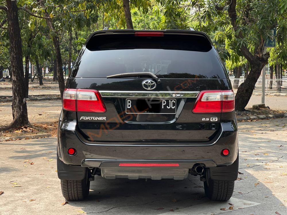 Mobil Toyota Fortuner 2011