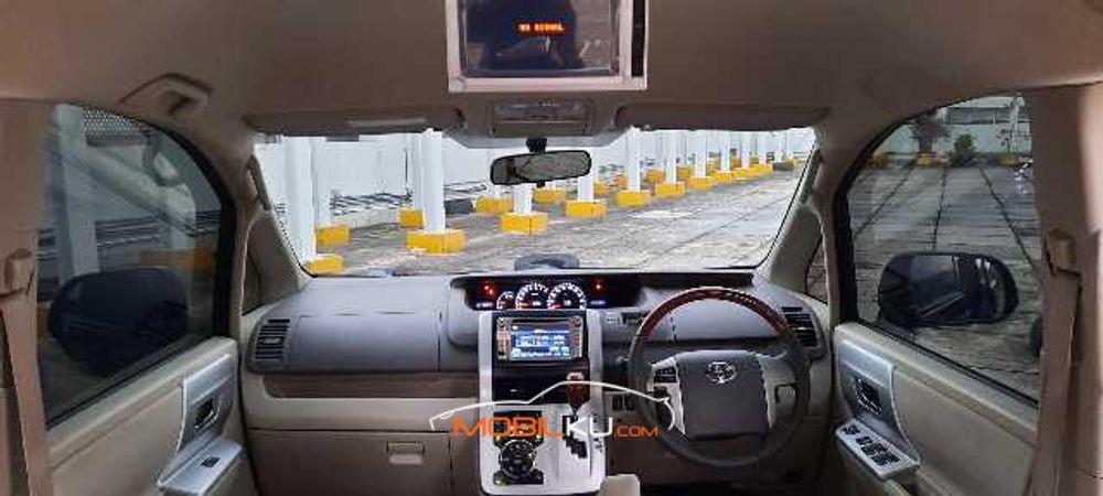 Mobil Toyota Nav1 2013