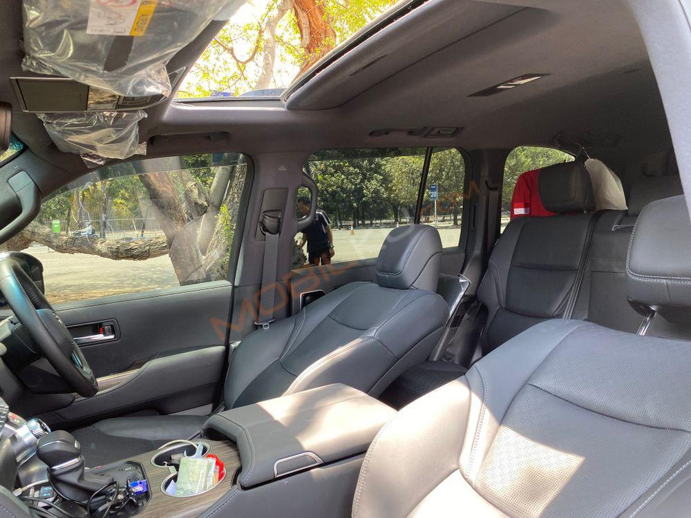 Mobil Toyota Land Cruiser 2023