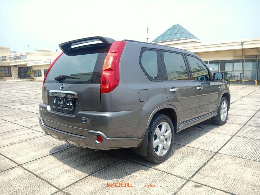 Mobil Nissan X-Trail 2009