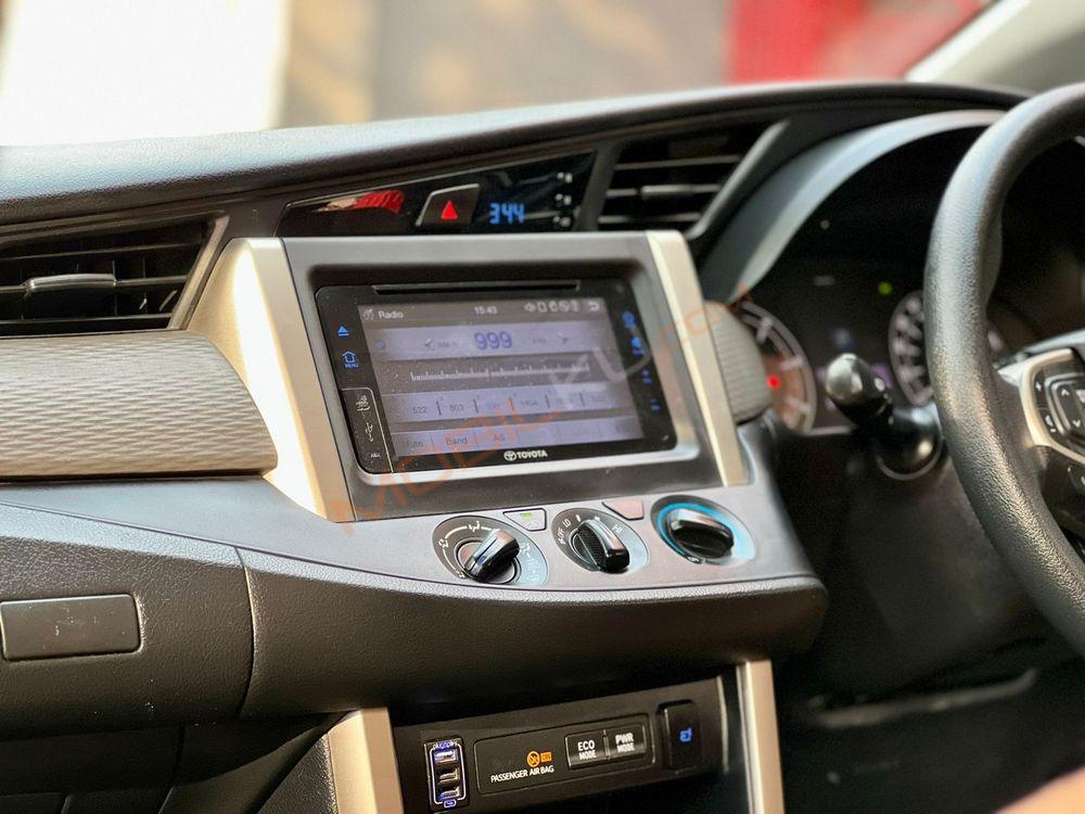 Mobil Toyota Kijang Innova 2016