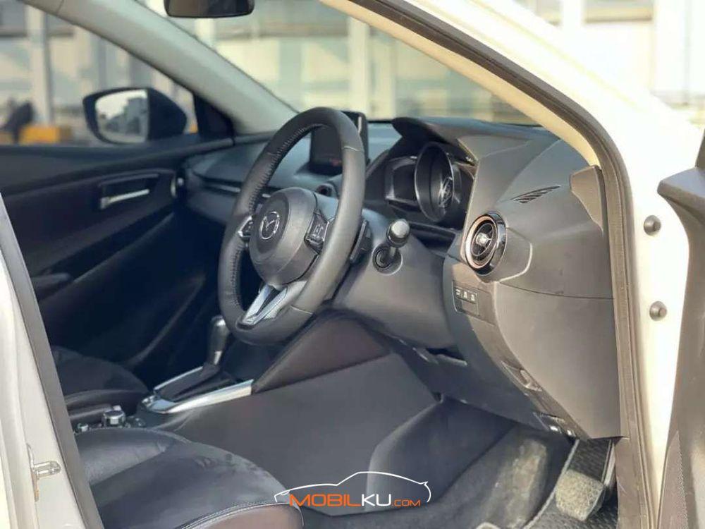 Mobil Mazda 2 Hatchback 2017