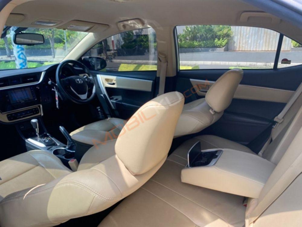 Mobil Toyota Corolla 2017