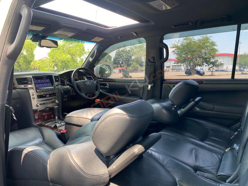 Mobil Lexus LX 2014