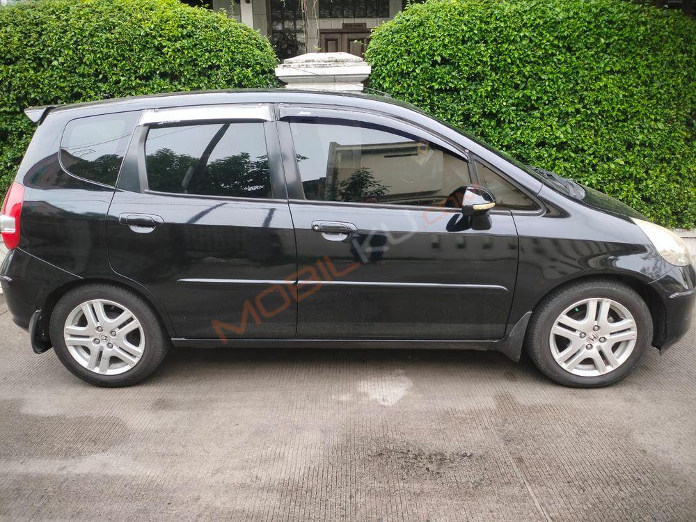 Mobil Honda Jazz 2006