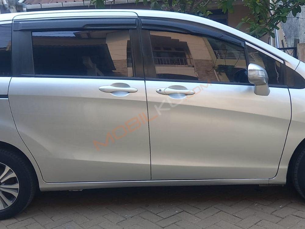 Mobil Honda Freed 2013
