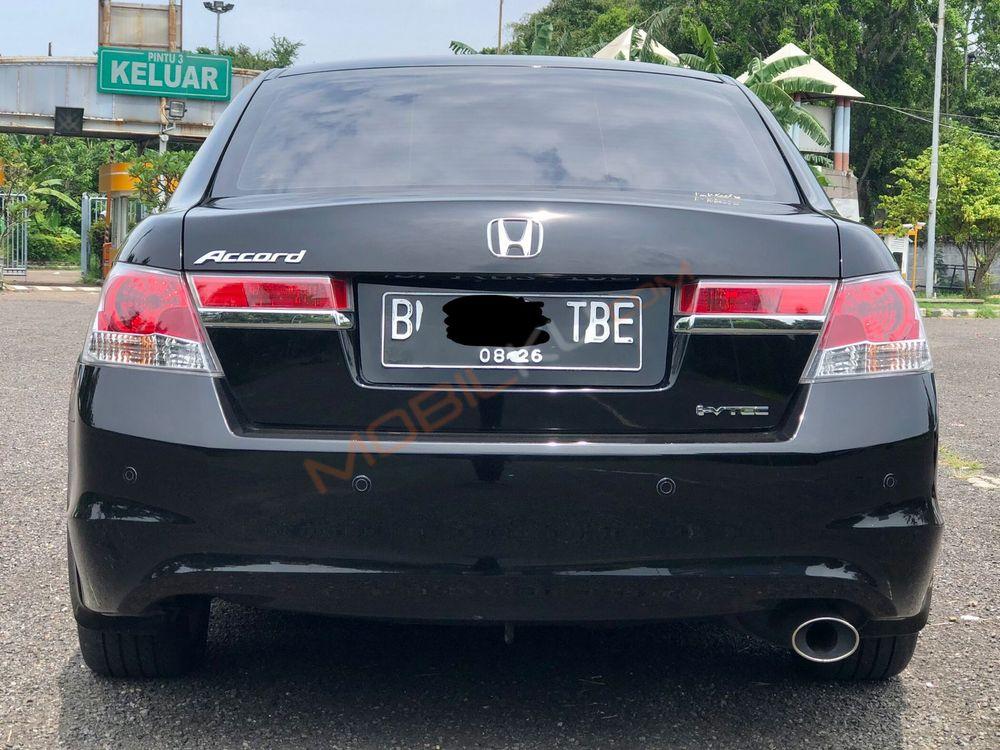 Mobil Honda Accord 2011