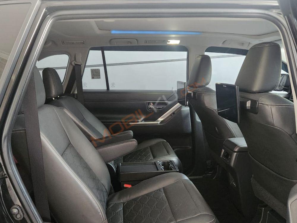 Mobil Toyota Kijang Innova Zenix 2023