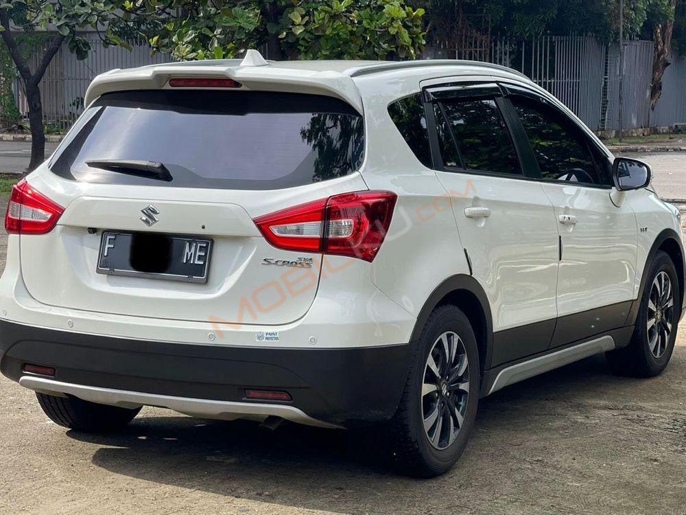 Mobil Suzuki SX4 2018
