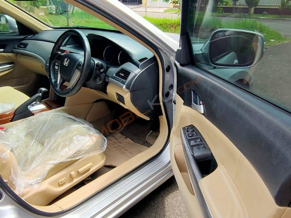 Mobil Honda Accord 2012